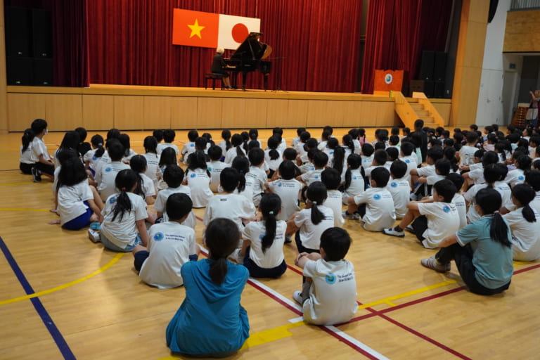 【小３】　芸術鑑賞会