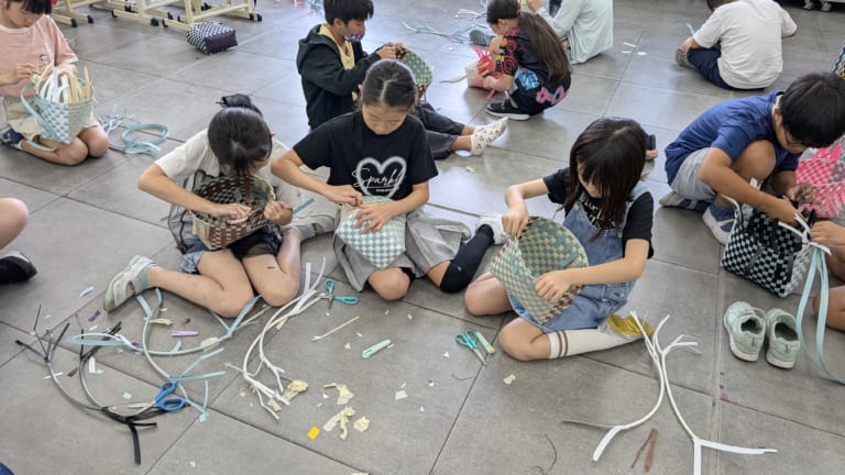 【小４】総合的な学習～プラかご作り！