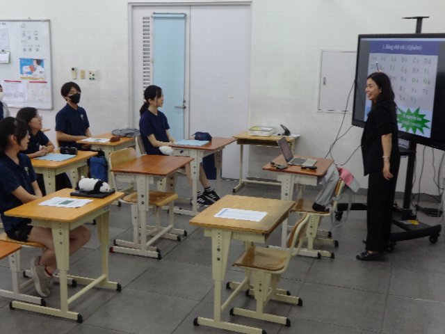 【中３】ベトナム語講座がスタート